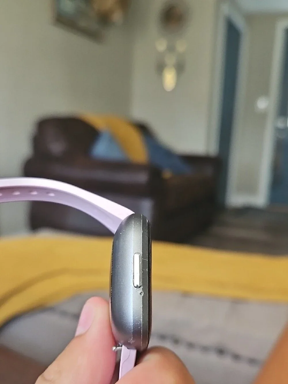 Versa 2 Fitbit ( Back Buttom Doesnt Work)